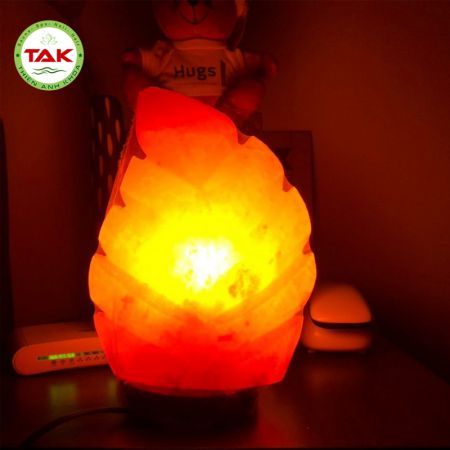 Đèn đá muối hình lá